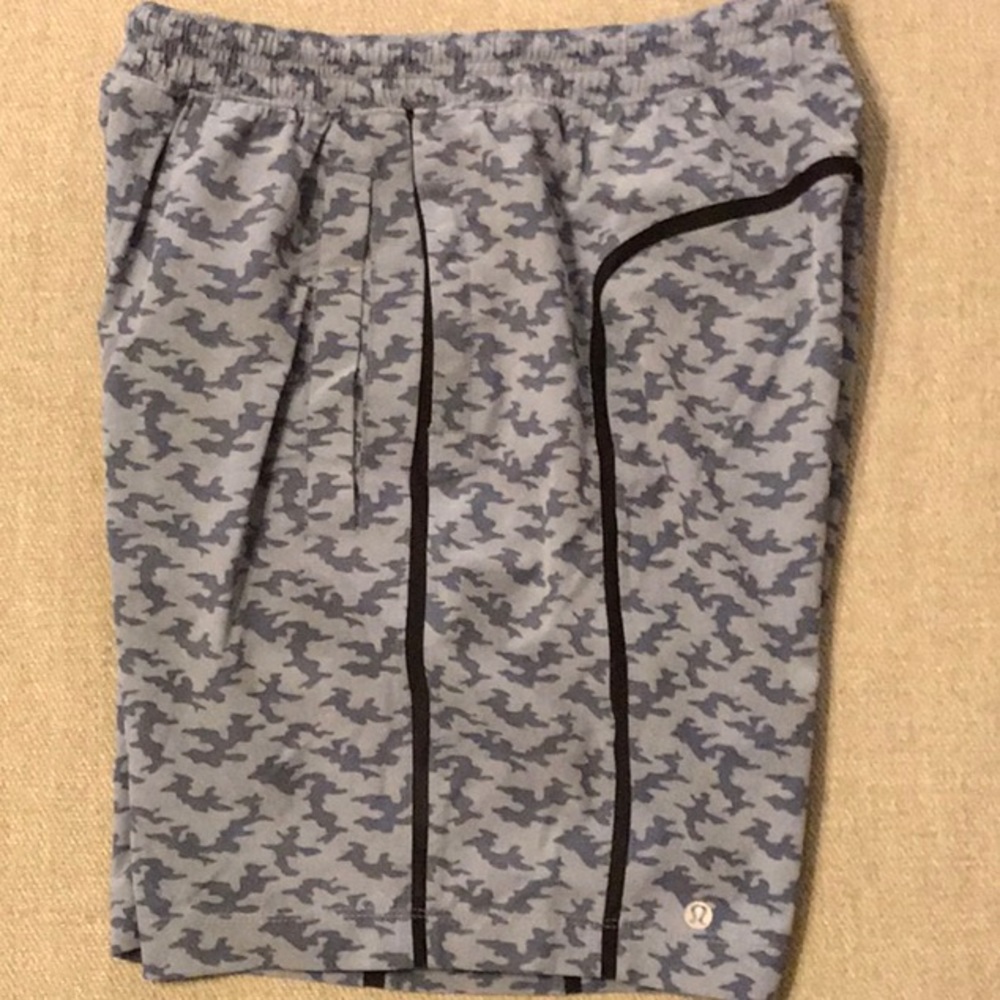 Lululemon mens Med Pace breaker fitness shorts